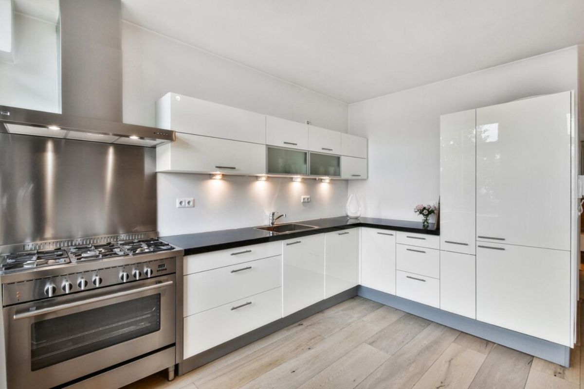 white-kitchen-cabinets