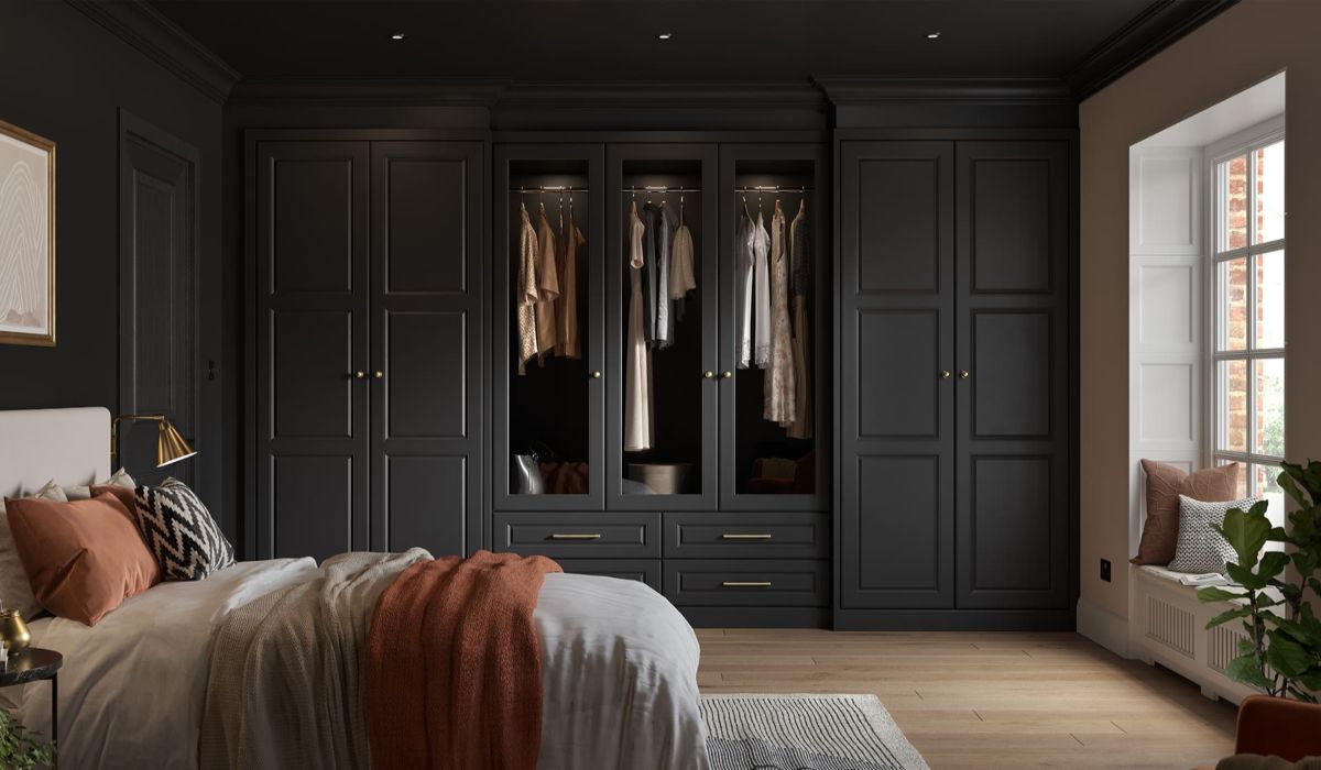 black-wardrobe-bedroom-ideas