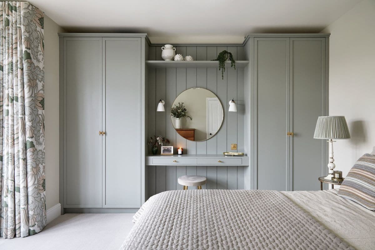 bedroom-fitted-wardrobe-design-ideas