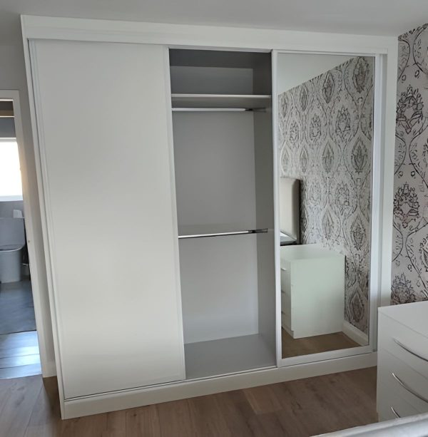 3-doors-sliding-wardrobe-with-mirror